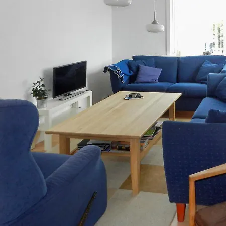 Apartment 4 Person In